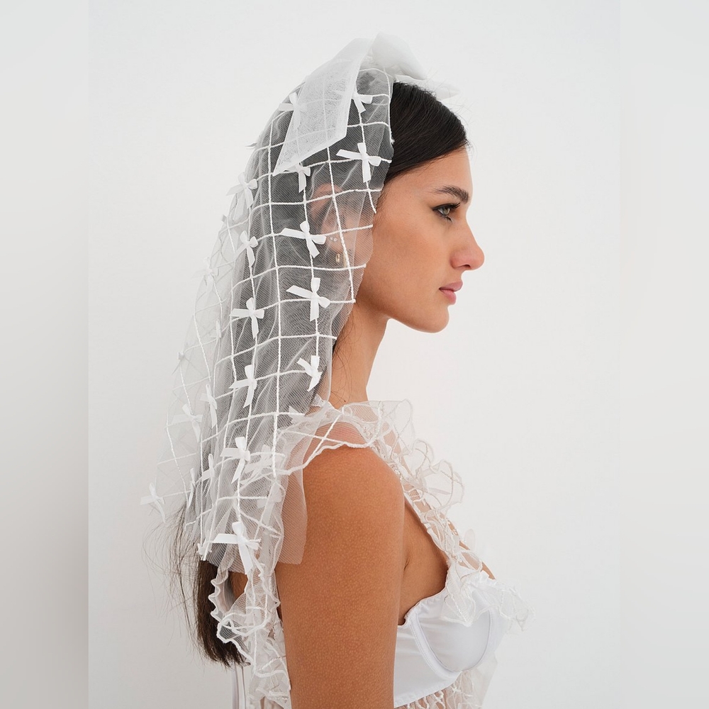 π For Love and Lemons Fiorella Veil π - Picture 3 of 16
